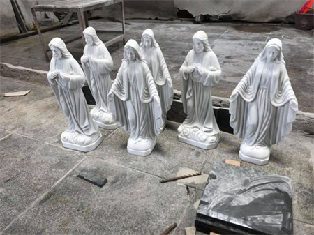 How to Avoid Extra Charges in Granite Monument Imports